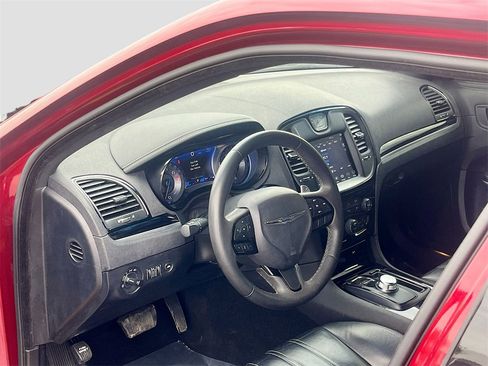 Used 2023 Chrysler 300 S image 9