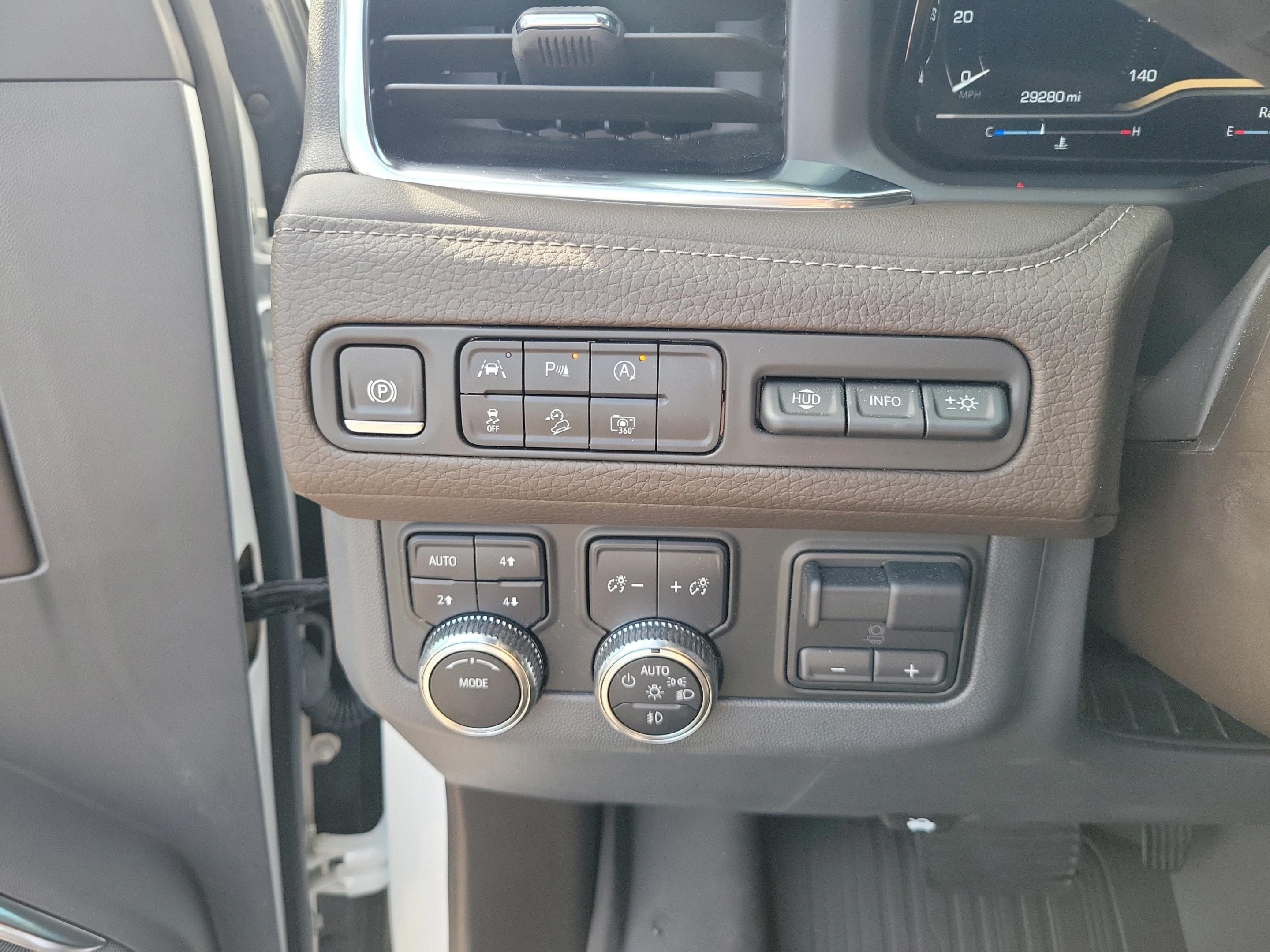 Used 2024 GMC Yukon Denali w/ Max Trailering Package AWD/4WD image 17