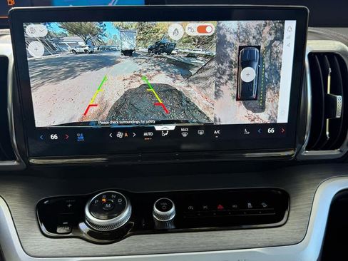 Used 2025 Ford Expedition Platinum image 23