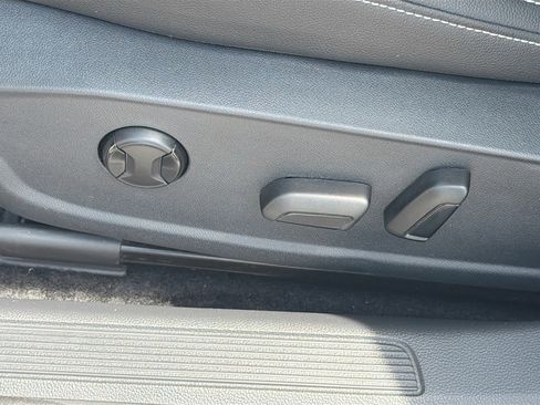 Used 2023 Volkswagen Jetta SE FWD image 23