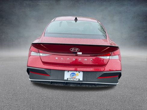 Used 2025 Hyundai Elantra Sport image 30