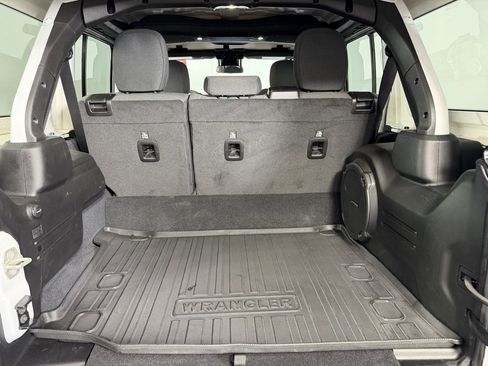 Used 2024 Jeep Wrangler Unlimited w/ Convenience Group image 27