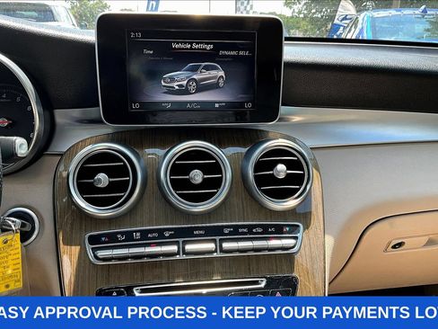 Used 2019 Mercedes-Benz GLC 300 4MATIC w/ Premium Package image 18