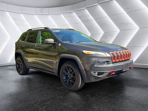 Used 2016 Jeep Cherokee Trailhawk w/ Comfort/Convenience Group AWD/4WD image 7