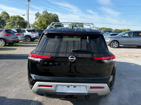 Used 2023 Nissan Pathfinder Platinum w/ Black Appearance Package AWD/4WD image 11