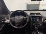 Used 2018 Ford Explorer XLT w/ Equipment Group 202A image 5