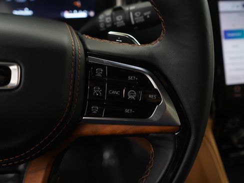 Used 2024 Jeep Grand Cherokee L Summit image 18