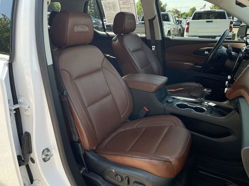 Used 2020 Chevrolet Traverse High Country w/ LPO, Floor Liner Package AWD/4WD image 29