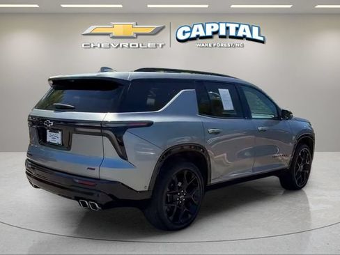 Used 2024 Chevrolet Traverse RS FWD image 5