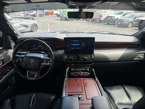 Used 2022 Lincoln Navigator Reserve AWD/4WD image 16