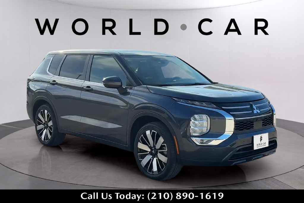 Used 2025 Mitsubishi Outlander SE FWD image 1