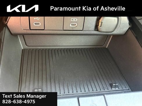 Used 2024 Toyota Prius XLE FWD image 16