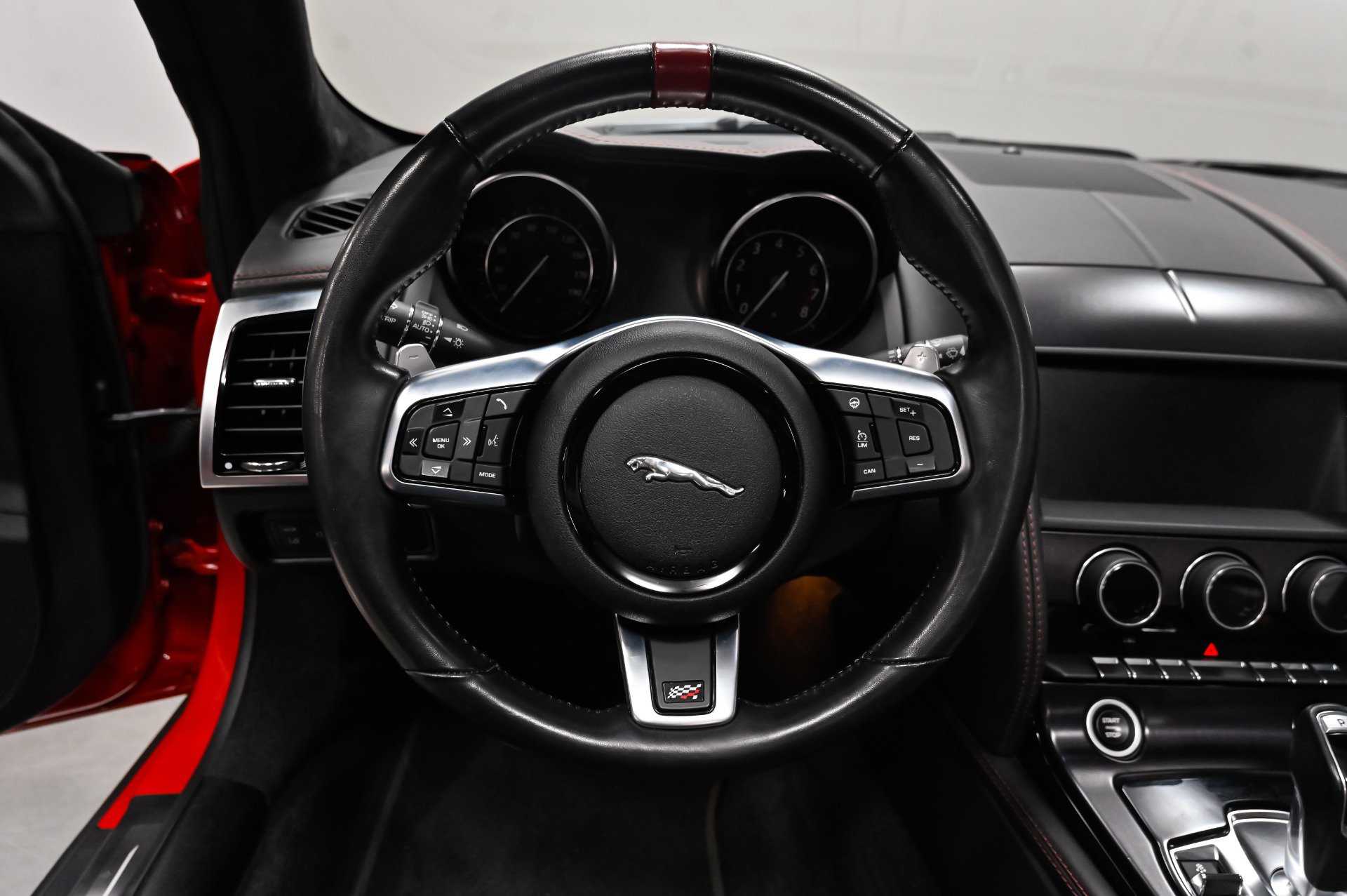 Used 2020 Jaguar F-TYPE Convertible RWD image 36