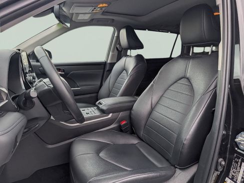 Used 2022 Toyota Highlander XLE image 10