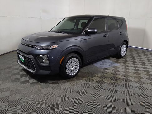 Used 2020 Kia Soul LX FWD image 2