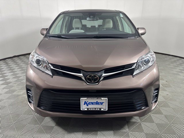 Used 2018 Toyota Sienna LE w/ Carpet Mat Package AWD/4WD image 2