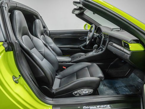 Used 2018 Porsche 911 Targa 4 GTS image 30