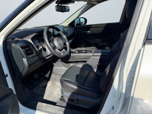 Used 2023 Nissan Rogue SL w/ SL Premium Package image 11