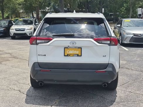 Used 2019 Toyota RAV4 LE FWD image 6