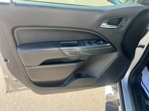 Used 2016 GMC Canyon SLE w/ All Terrain Package AWD/4WD image 10
