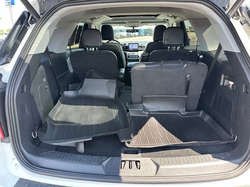 Used 2023 Ford Explorer XLT w/ Equipment Group 202A AWD/4WD image 10
