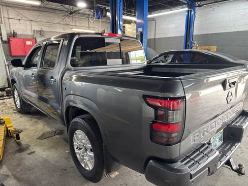 Used 2024 Nissan Frontier SV w/ SV Convenience Package RWD image 3