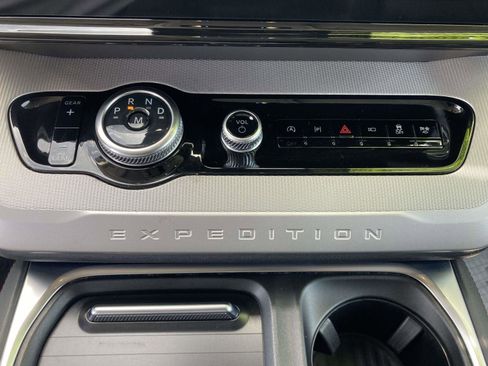Used 2025 Ford Expedition Active RWD image 28