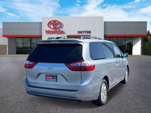 Used 2017 Toyota Sienna XLE w/ XLE Navigation Package FWD image 5