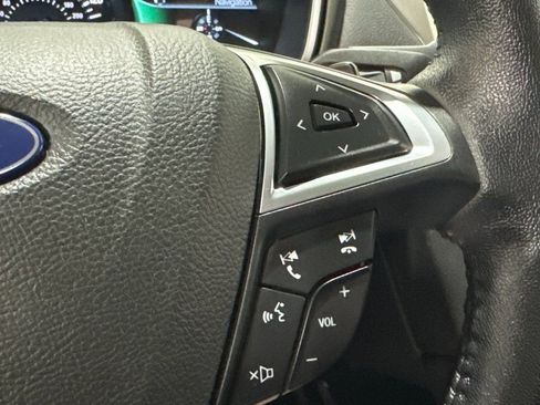 Used 2018 Ford Fusion SE w/ Fusion SE Technology Package image 6