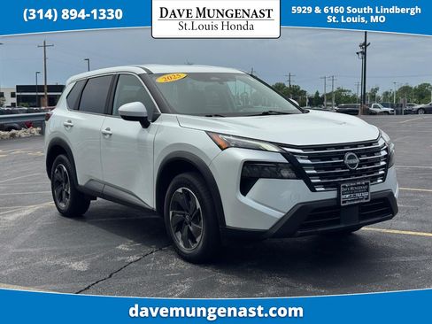 Used 2025 Nissan Rogue SV AWD/4WD image 1