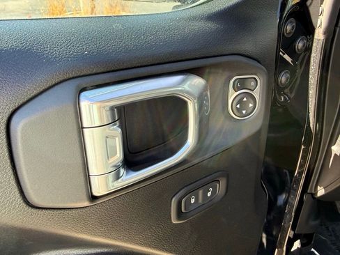 New 2025 Jeep Gladiator Rubicon w/ Convenience Group image 25