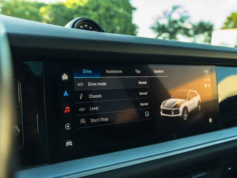 Used 2024 Porsche Cayenne S image 41