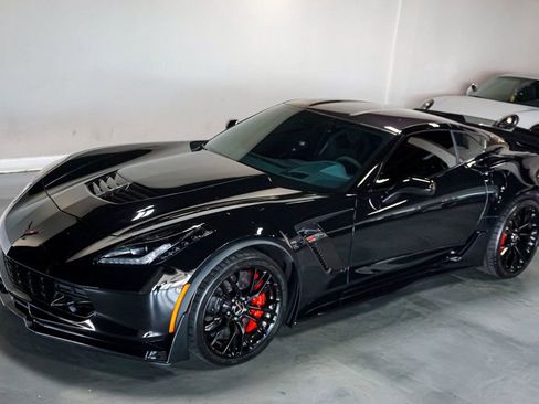 Used 2015 Chevrolet Corvette Z06 w/ 3LZ Preferred Equipment Group RWD image 30