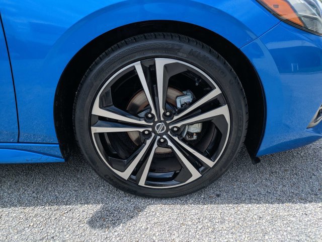 Used 2022 Nissan Sentra SR w/ Lighting Package FWD image 11