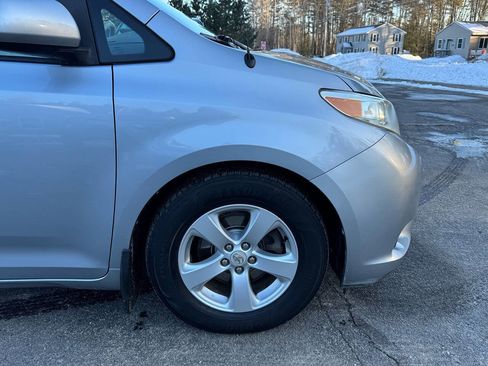 Used 2012 Toyota Sienna LE w/ Towing Pkg image 16
