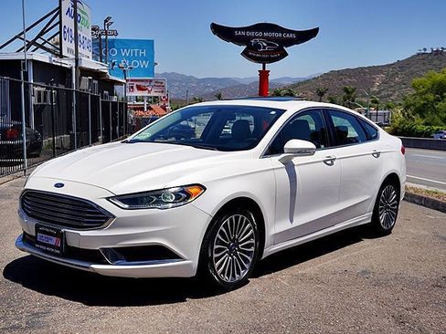 Used 2018 Ford Fusion SE w/ Fusion SE Technology Package FWD image 6