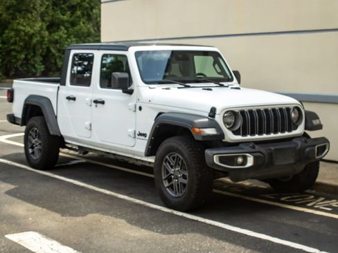 Used 2025 Jeep Gladiator Sport AWD/4WD image 10