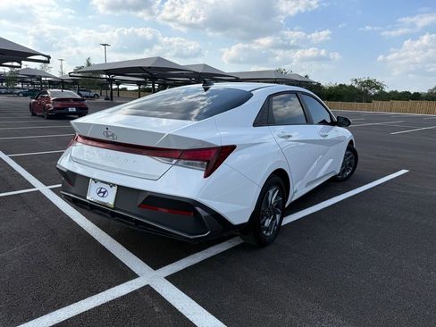 Certified 2024 Hyundai Elantra SEL image 5