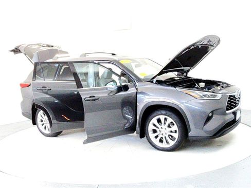 Used 2023 Toyota Highlander Limited image 12