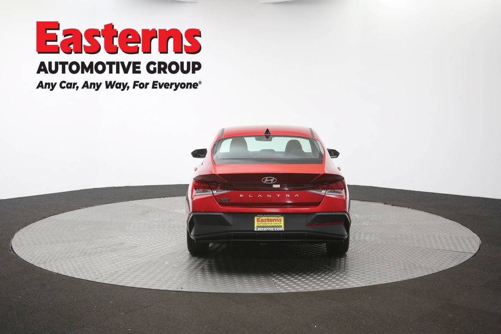 Used 2025 Hyundai Elantra SEL FWD image 39
