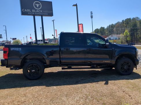 Used 2025 Ford F350 Lariat w/ Black Appearance Package image 4