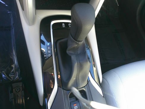 Used 2025 Toyota Corolla Cross L image 27