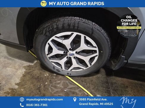 Used 2023 Subaru Forester Premium image 32