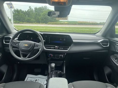 Used 2025 Chevrolet TrailBlazer LT FWD image 38