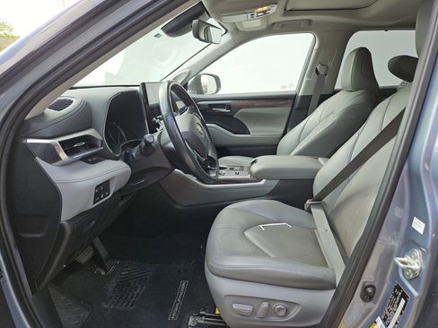 Used 2020 Toyota Highlander Limited image 9