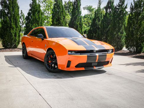 Used 2025 Dodge Charger Scat Pack w/ Track Pack image 2