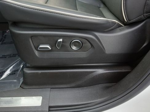 Certified 2024 Cadillac Escalade Premium Luxury image 13