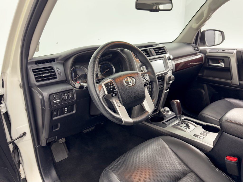Used 2018 Toyota 4Runner Limited AWD/4WD image 4