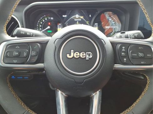 Used 2024 Jeep Wrangler Unlimited Sahara w/ Technology Group AWD/4WD image 14