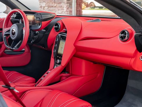 Used 2024 McLaren 750S Spider image 30